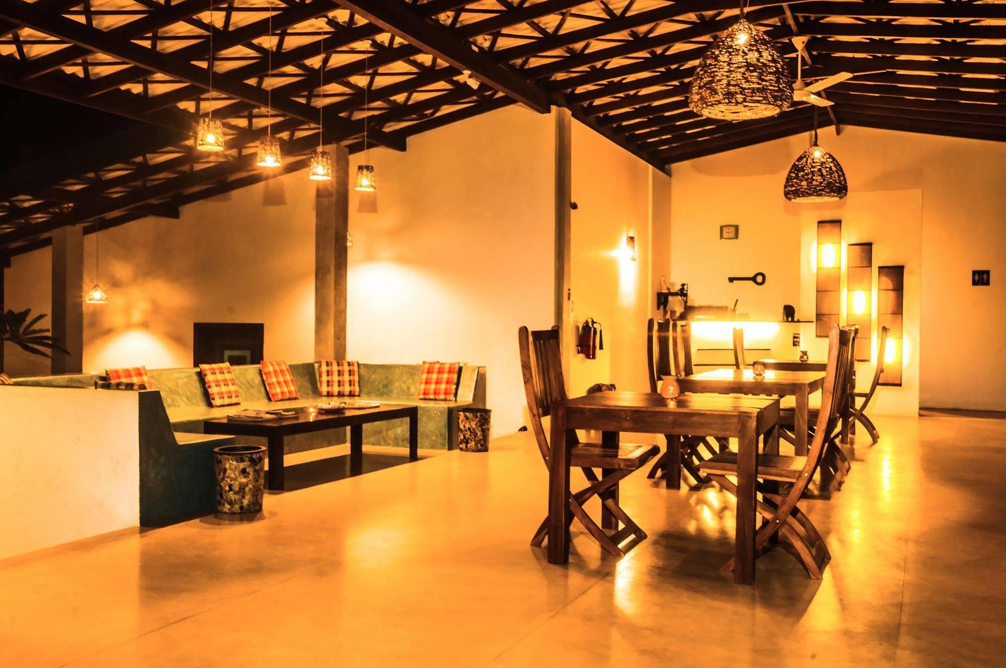 Hotel Garcinia Leaf à Hikkaduwa Extérieur photo