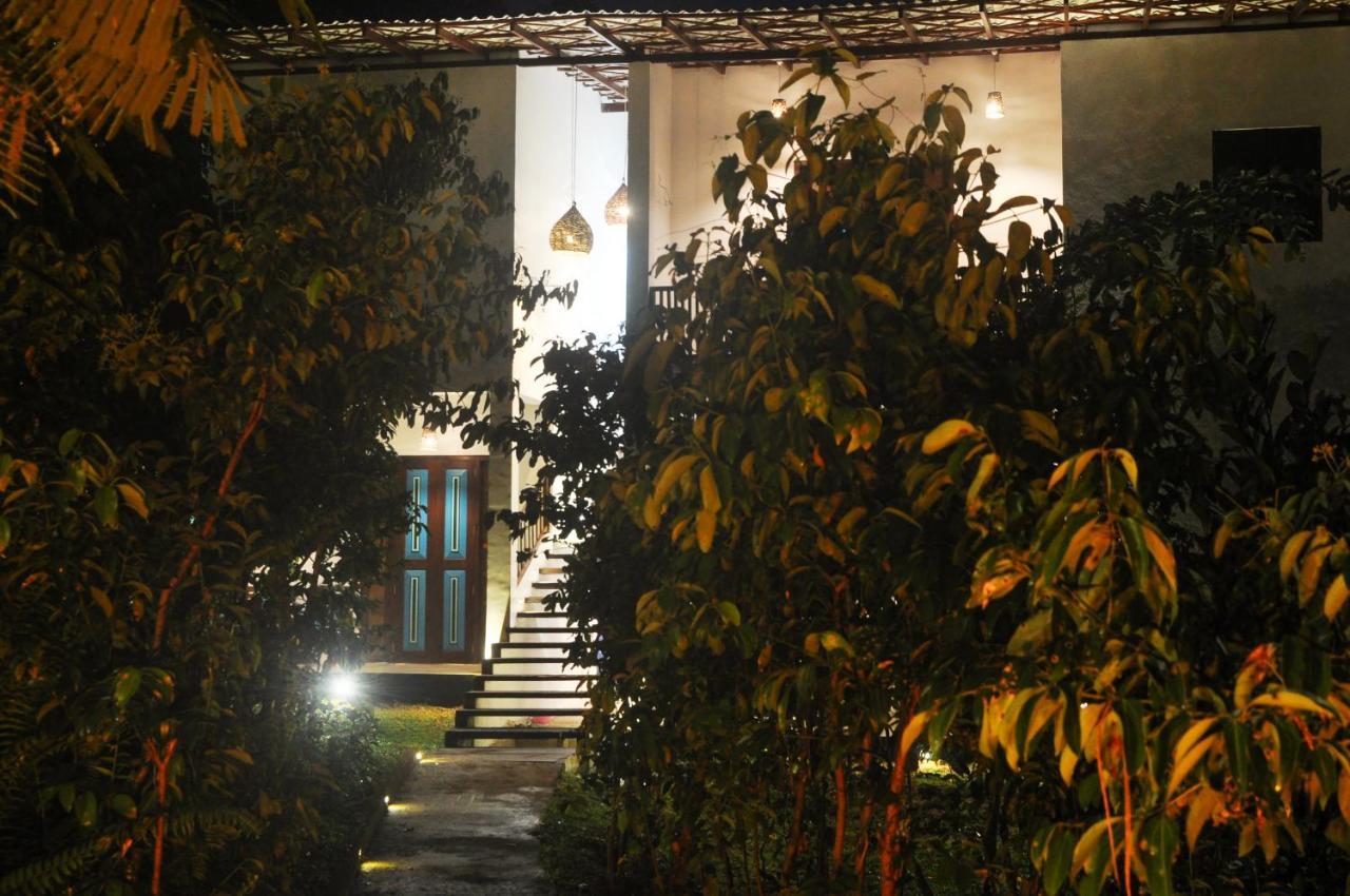 Hotel Garcinia Leaf à Hikkaduwa Extérieur photo